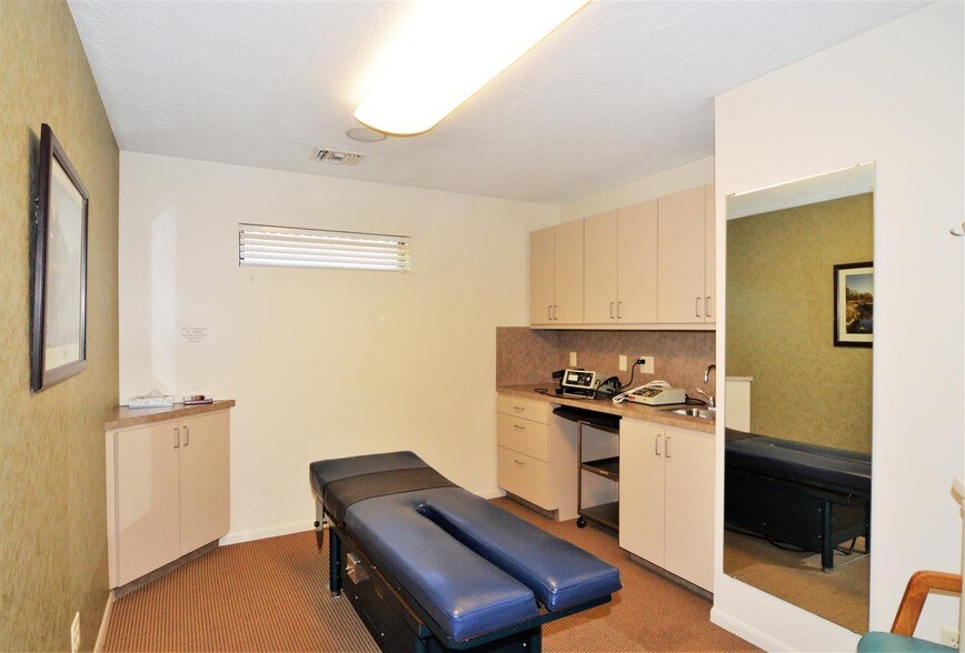More Photos Of 12325 Scarsdale Blvd, Houston Medical For Sale