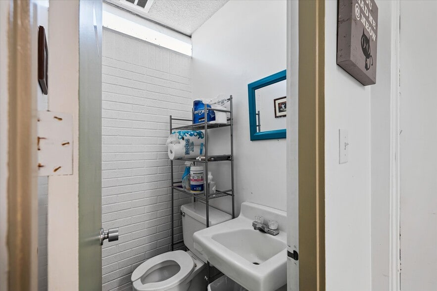 More Photos Of 160 E 4800 S, Salt Lake City Storefront Retail Office For Sale