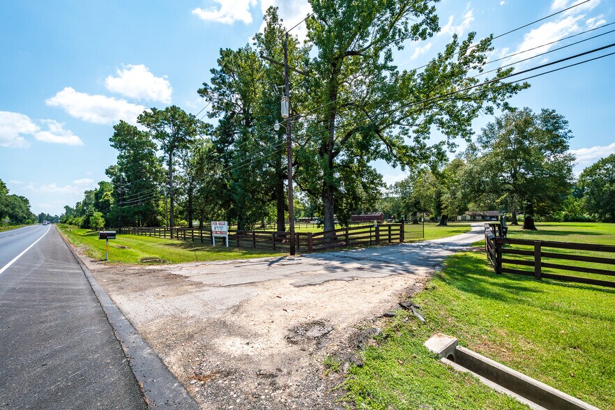 More Photos Of 16410 FM 1485 Rd, Conroe Veterinarian Kennel For Sale