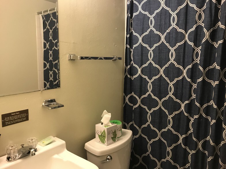 More Photos Of 528 S Saunders Ave, Tyler Hotel For Sale