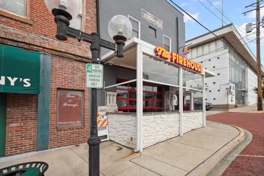 More Photos Of 314 State St, Alton Restaurant For Sale