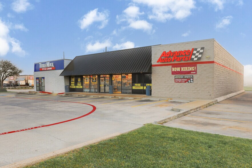 More Photos Of 12296 Veterans Memorial Dr, Houston Freestanding For Sale