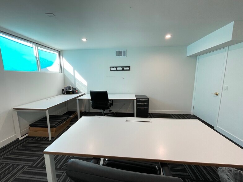 More Photos Of 292-296 N Palm Canyon Dr, Palm Springs Storefront Retail Residential For Lease
