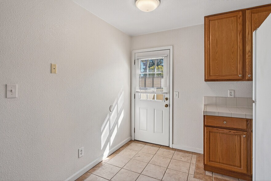 More Photos Of 928-930 Ravenscourt Ave, Campbell Apartments For Sale