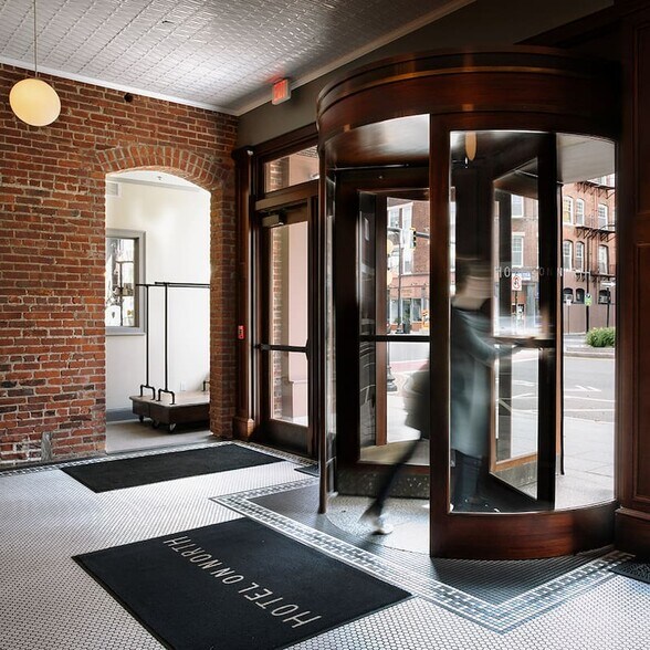 More Photos Of 297 North St, Pittsfield Hotel For Sale