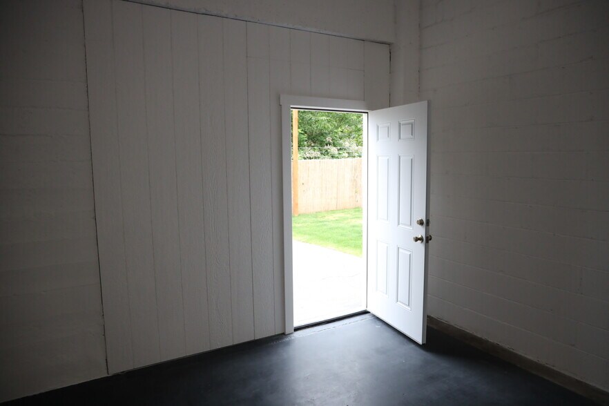 More Photos Of 8855 9th Ave SW, Seattle Convenience Store For Lease