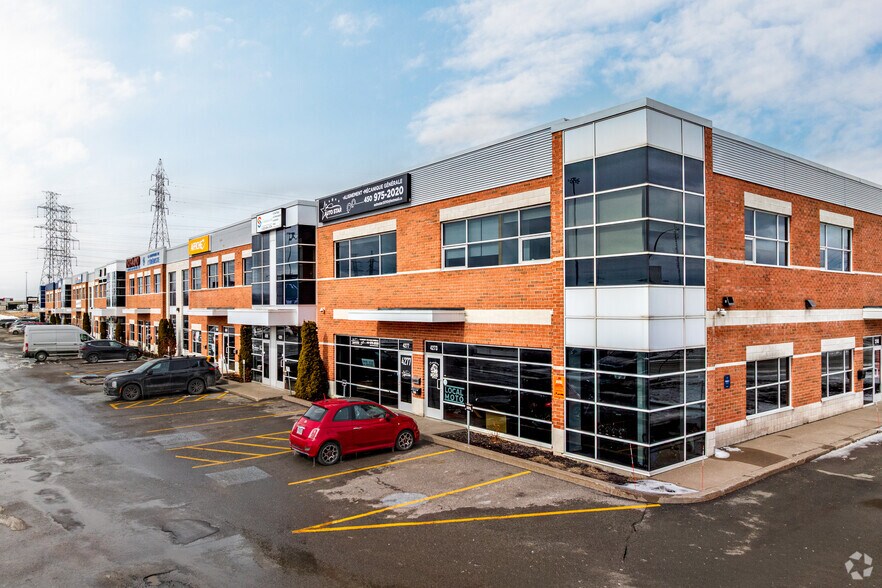 More Photos Of 4293-4345 Des Laurentides (A-15) E, Laval Showroom For Lease