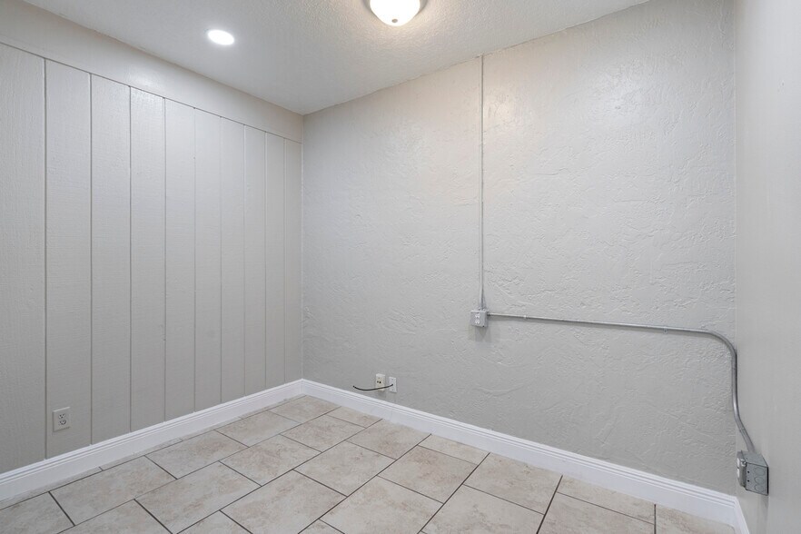 More Photos Of 599 Sherwood Ave, Satellite Beach General Retail For Lease