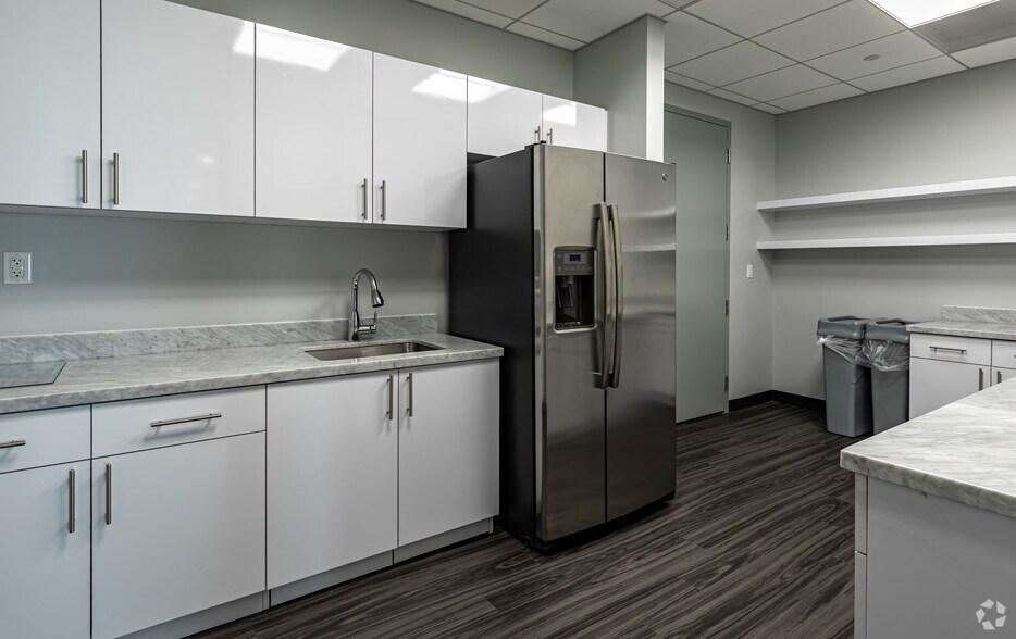 More Photos Of 525 Okeechobee Blvd, West Palm Beach Office For Lease