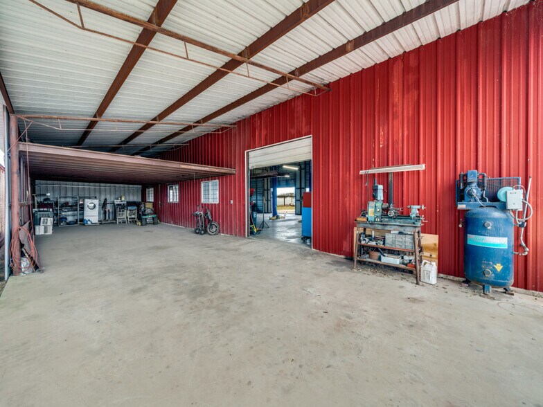 More Photos Of 601 S Storts St, Poth Industrial For Sale