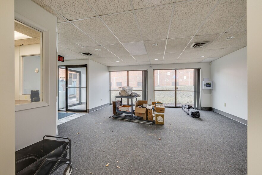 More Photos Of 311 W Walnut St, Johnson City Office For Sale