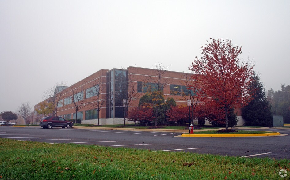 Primary Photo Of 13450 Sunrise Valley Dr, Herndon Office For Lease