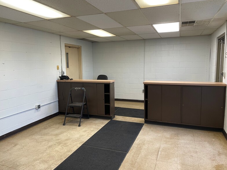 More Photos Of 11084 E Nine Mile Rd, Warren Manufacturing For Sale