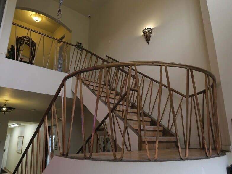 More Photos Of 5610-5613 Southwest Fwy, Houston Flex For Lease