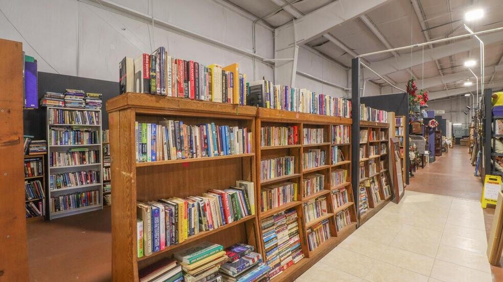 More Photos Of 4030 Suzanne Dr, Diberville Showroom For Sale