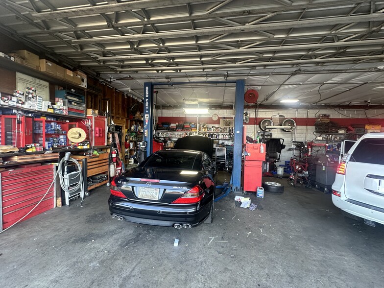 More Photos Of 1330 23rd St, Bakersfield Auto Repair For Sale