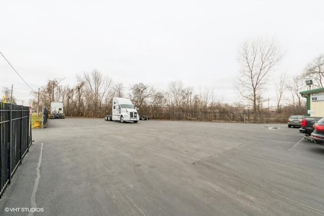 More Photos Of 17620 Chicago Ave, Lansing Service For Lease