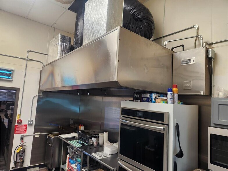 More Photos Of 318 Locust St NE, Blairstown Flex For Sale