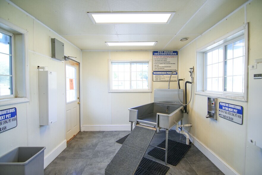 More Photos Of 353 Main St, Onsted Carwash For Sale