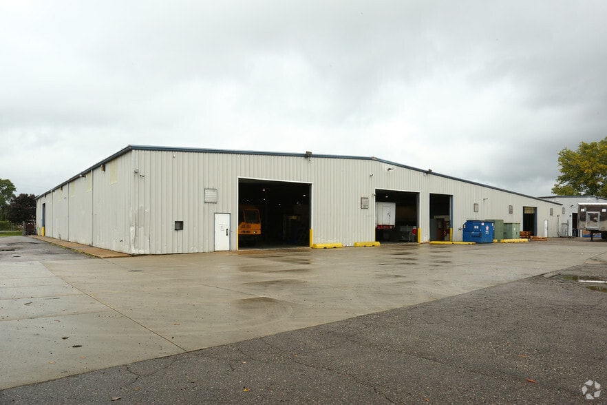 More Photos Of 26125 Trowbridge St, Inkster Warehouse For Lease