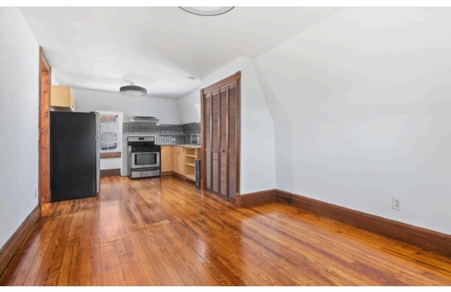 More Photos Of 15 Fort Charles Place, Bronx Apartments For Sale