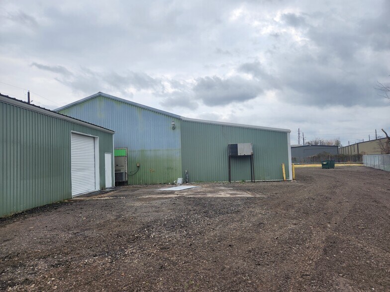 More Photos Of 295 Riley Fuzzel rd, Spring Warehouse For Lease