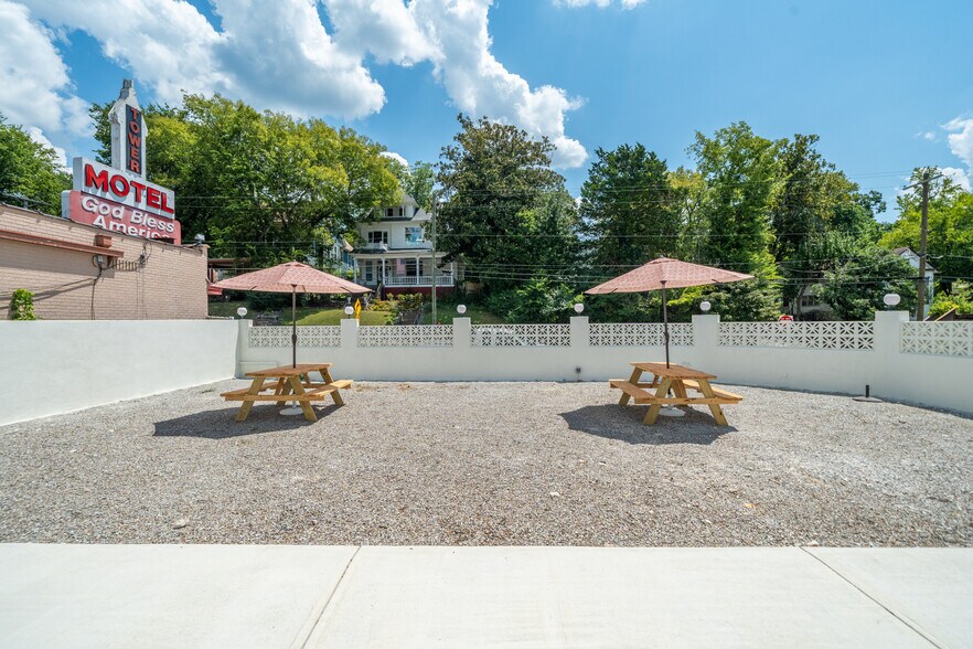 More Photos Of 741 Park Ave, Hot Springs Hotel For Sale