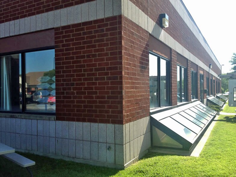 More Photos Of 1 Bronze Pointe Blvd, Swansea Office For Lease