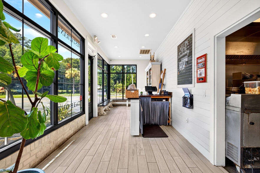 More Photos Of 3209 E Victory Dr, Savannah Freestanding For Sale