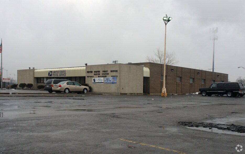 Primary Photo Of 10254 Gratiot Ave, Detroit Post Office For Lease