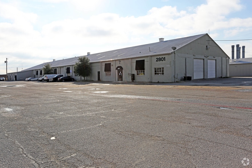 Primary Photo Of 2801 E Main St, Grand Prairie Manufacturing For Lease