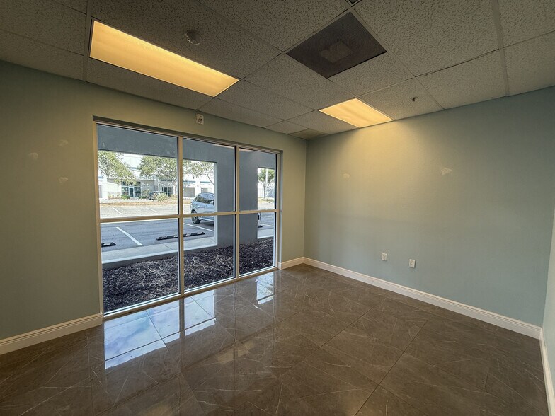 More Photos Of 7245 16th St E, Sarasota Warehouse For Lease