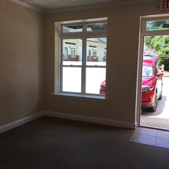 More Photos Of 173-179 Fulton Ct, Peachtree City Light Distribution For Lease
