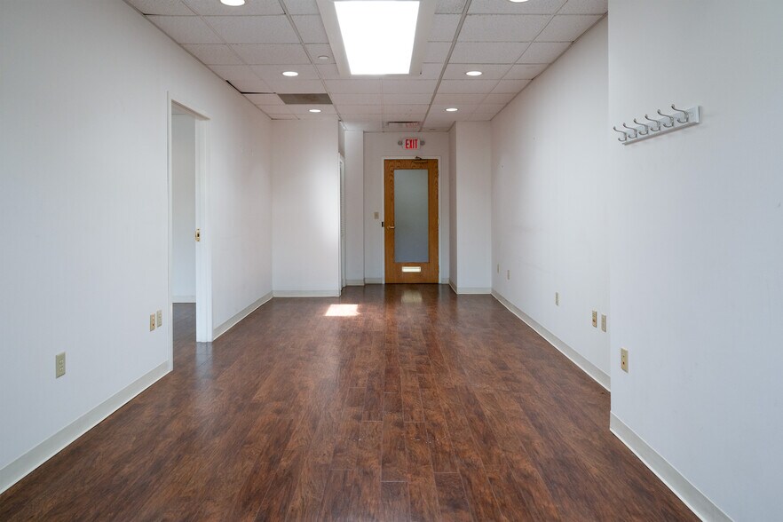 More Photos Of 19 Main St, Hingham Storefront Retail Office For Lease