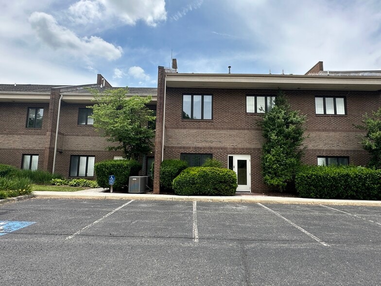 Primary Photo Of 200 Professional Park Dr SE, Blacksburg Medical For Lease