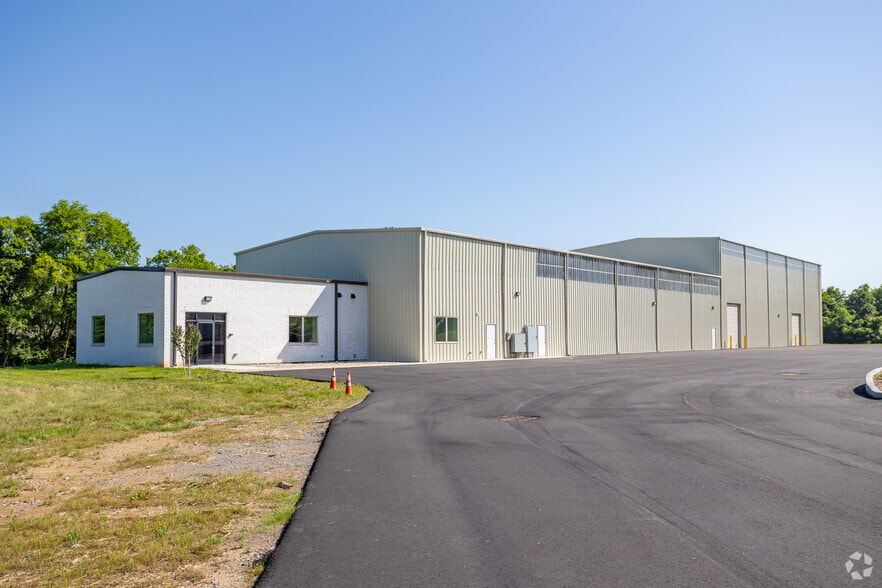 More Photos Of 1050 Cairo Rd, Gallatin Warehouse For Lease