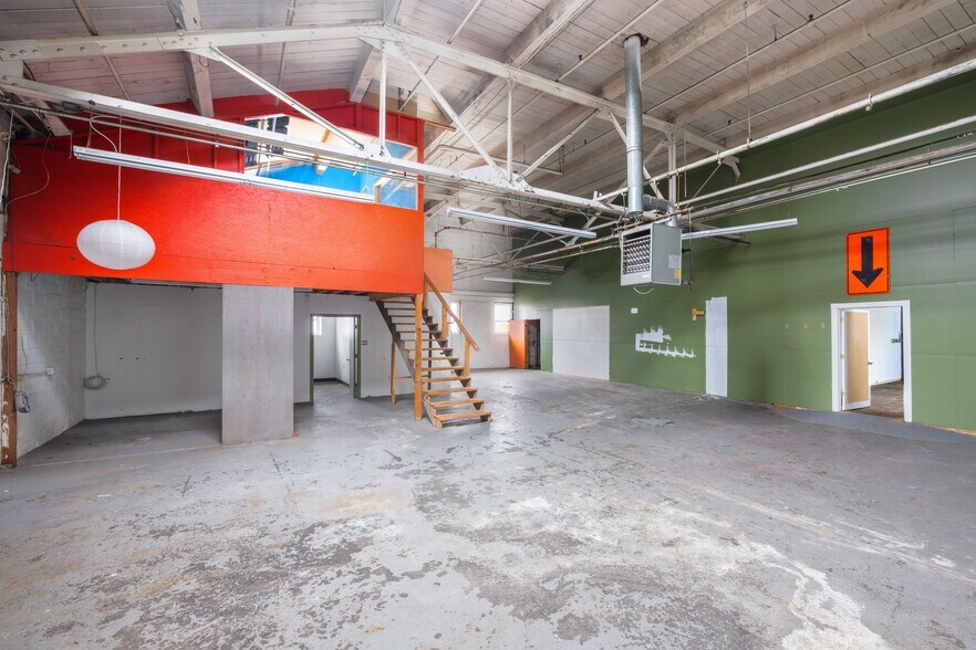 More Photos Of 334 Washington St, Somerville Manufacturing For Sale