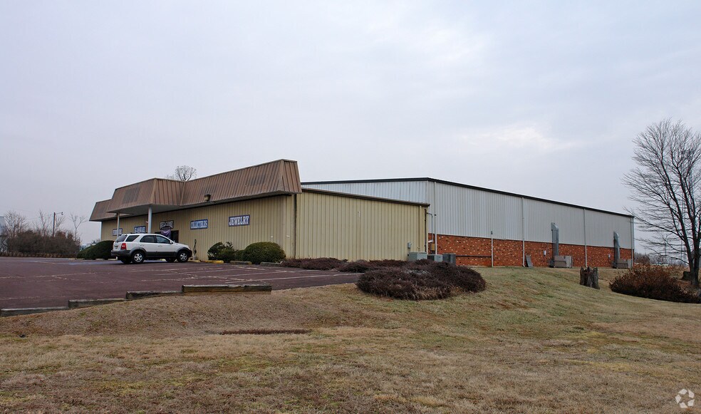 More Photos Of 6345 S Seminole Trl, Madison Flex For Lease