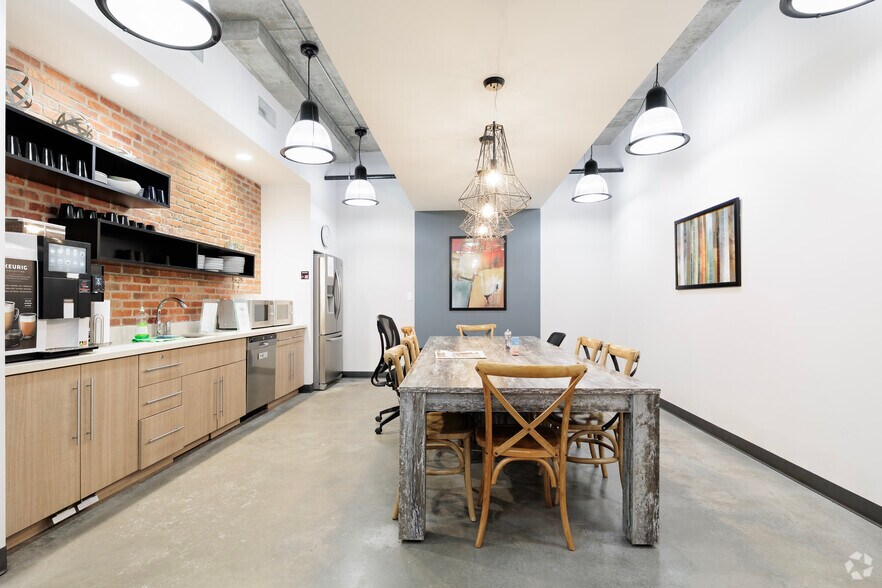More Photos Of 1020 Rue Bouvier, Québec Coworking Space