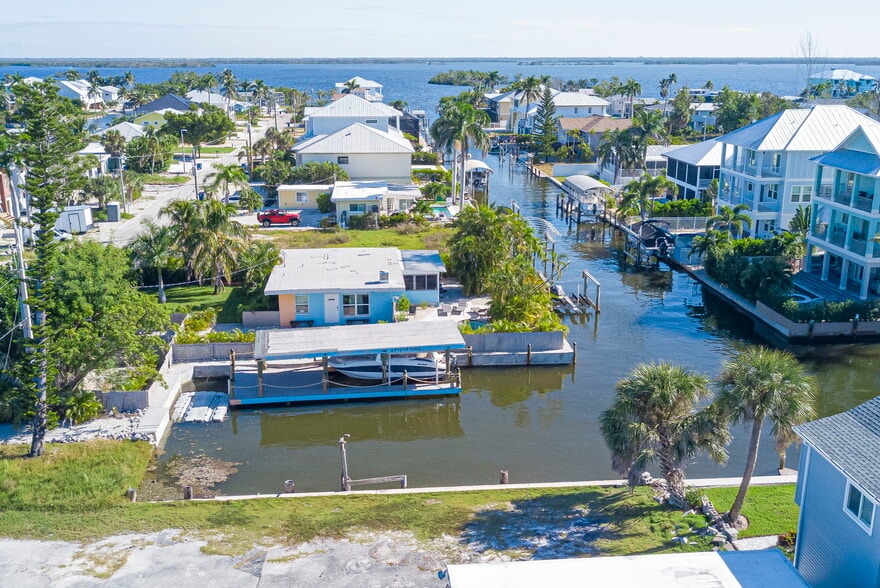 More Photos Of 6101 Estero Blvd, Fort Myers Restaurant For Sale