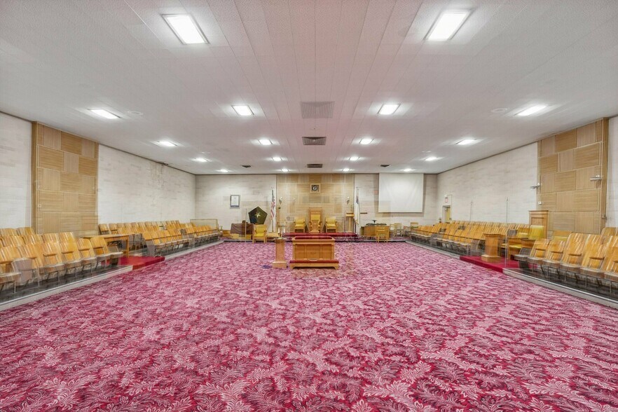 More Photos Of 3843 6th Ave, Des Moines Lodge Meeting Hall For Sale