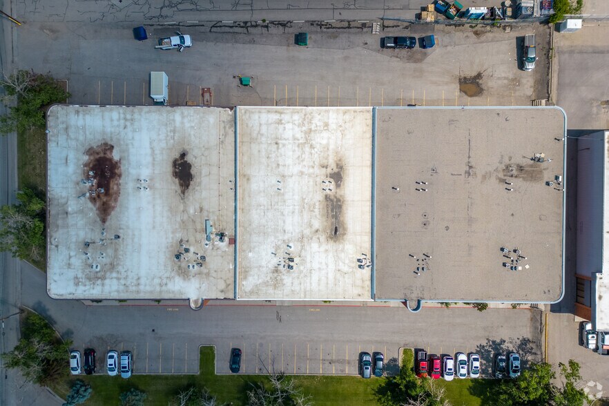 More Photos Of 1715 27th Ave NE, Calgary Manufacturing For Sale