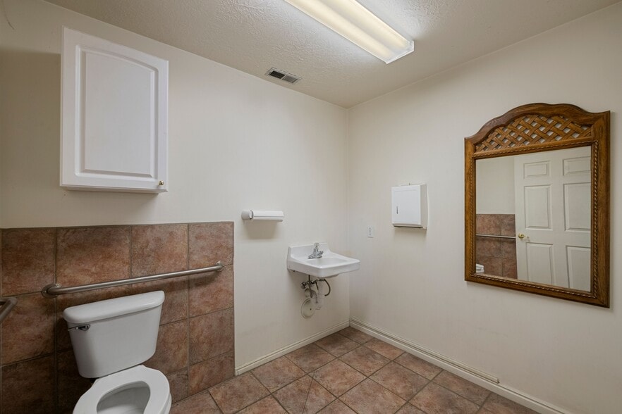 More Photos Of 216 W 4860 S, Salt Lake City Service For Sale