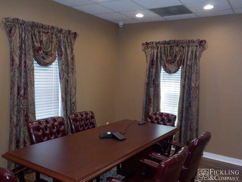 More Photos Of 2357 Pio Nono Ave, Macon-Bibb Medical For Sale