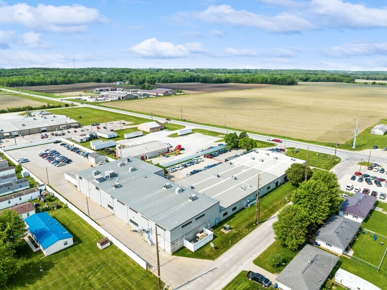 More Photos Of 102 1st St S, Kalona Light Manufacturing For Sale