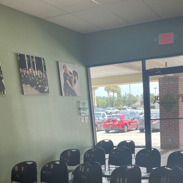 More Photos Of 2777 University Blvd W, Jacksonville Storefront For Lease