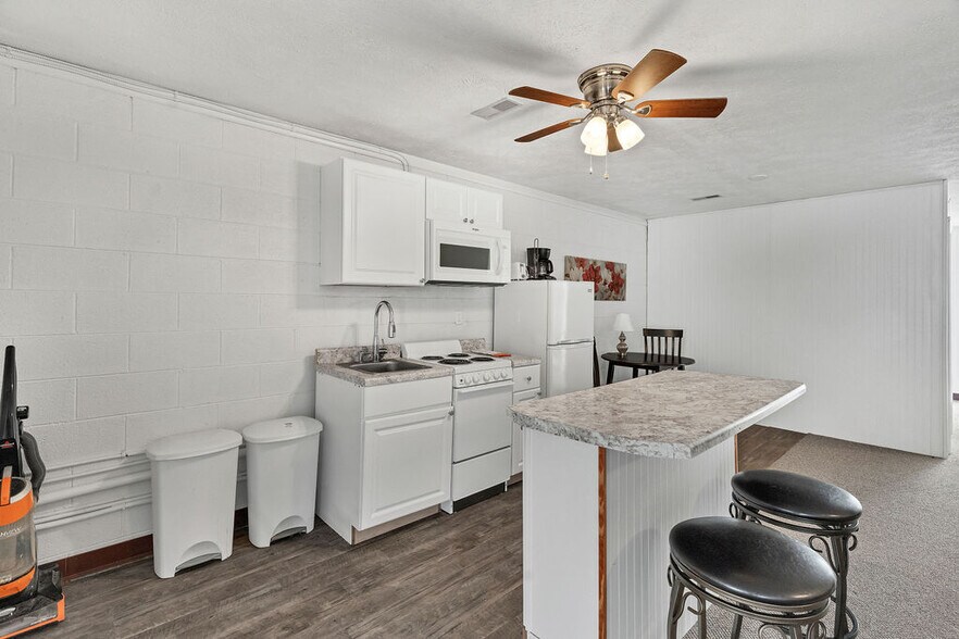 More Photos Of 973 W Main St, Abingdon Specialty For Sale