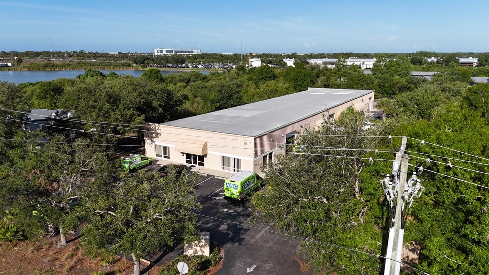 More Photos Of 1052-1060 Endeavor Ct, Nokomis Warehouse For Lease
