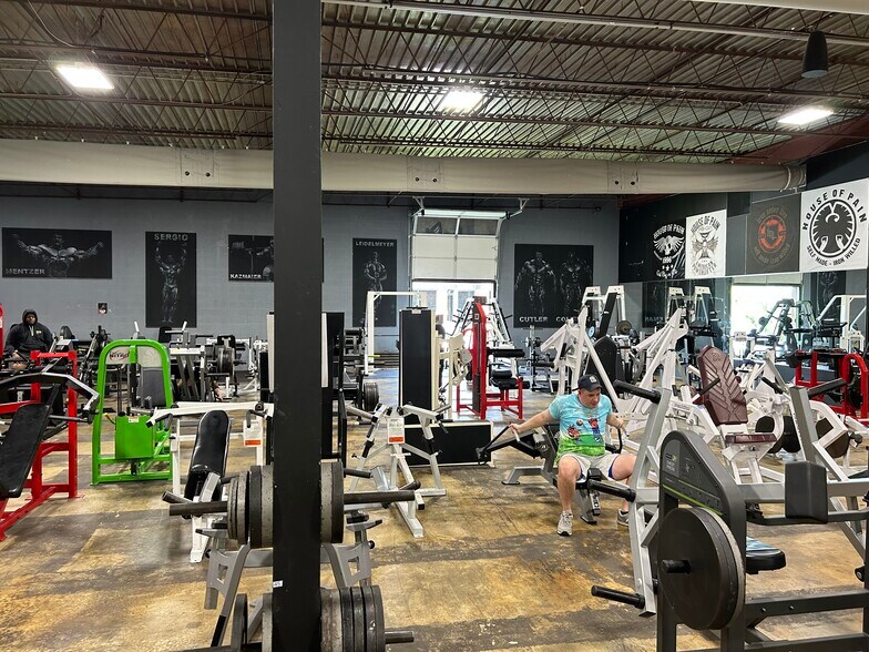 More Photos Of 251-253 Chesterfield Industrial Blvd, Chesterfield Warehouse For Sale