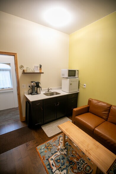 More Photos Of 201 N Main St, Elkader Flex For Sale